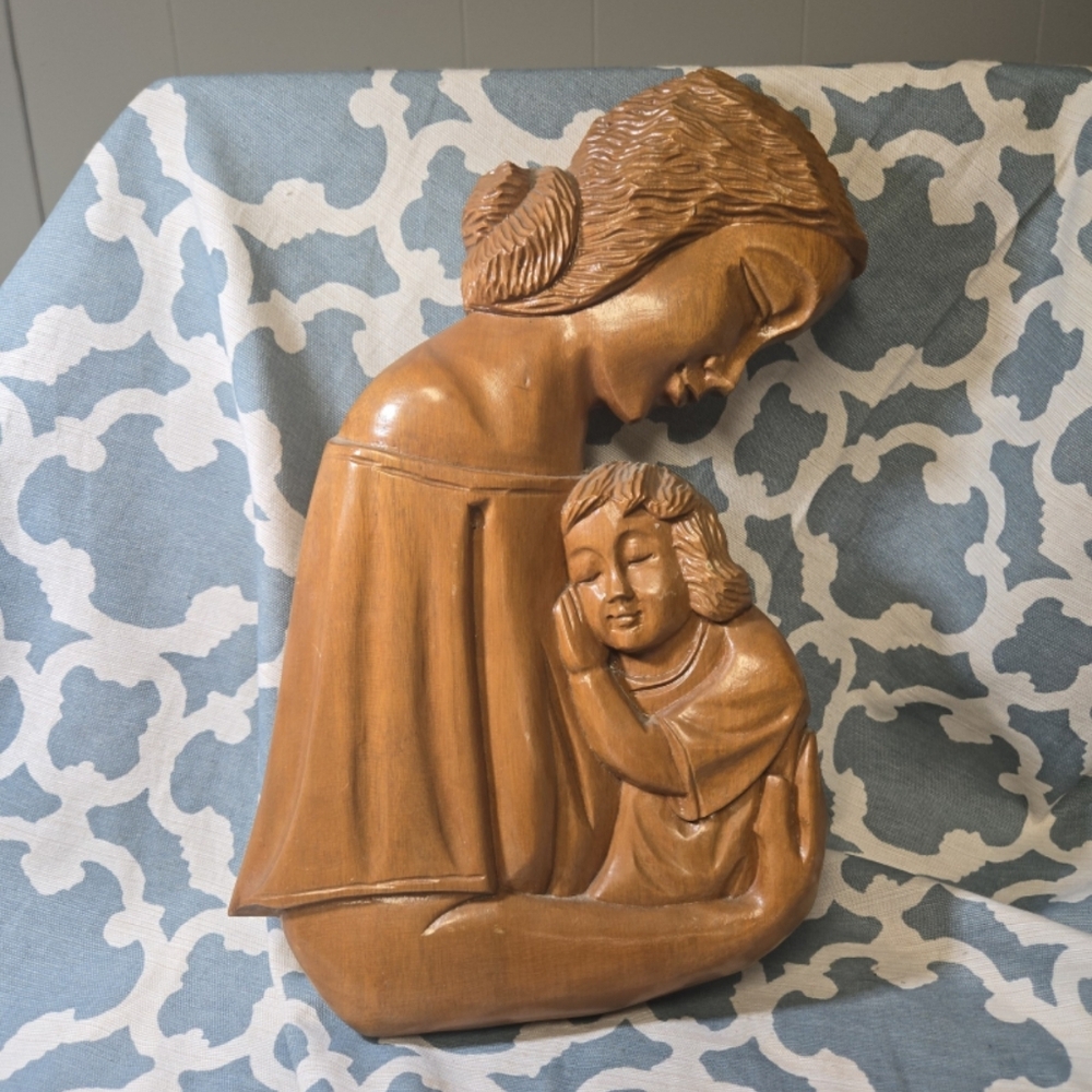 Vintage hand carved Mary/Madonna/ Blessed  Virgin  and child